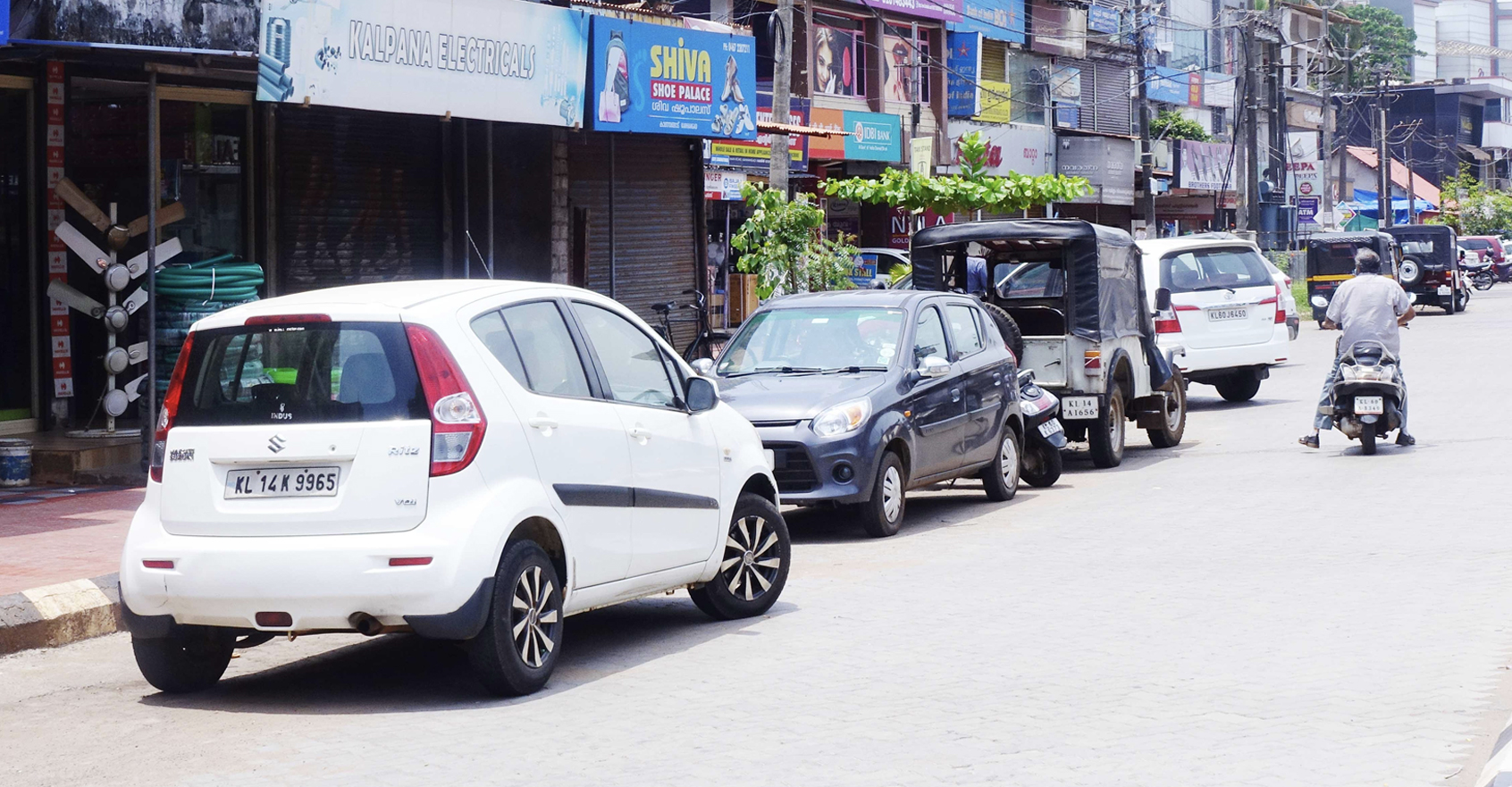 ഭൂരിഭാഗം കടകളും തുറന്നു: ജനജീവിതം സാധാരണ നിലയിലേക്ക്