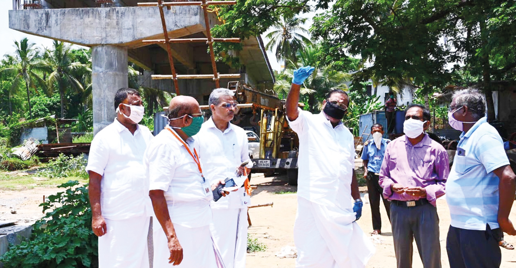 കോട്ടച്ചേരി മേൽപ്പാല നിർമ്മാണം രാജ്മോഹൻ ഉണ്ണിത്താൻ സന്ദർശിച്ചു