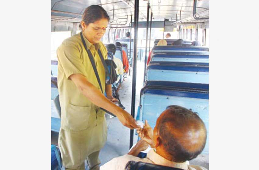 പിരിച്ചുവിട്ട ഒഴിവിൽ വനിത കണ്ടക്ടർമാരെ ഇരുത്താൻ നീക്കം