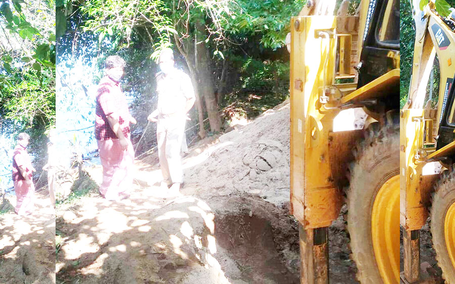 കാട്ടിനകത്തെ അനധികൃത മണൽക്കടവ് പോലീസ് തകർത്തു