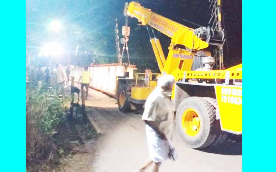 കോട്ടച്ചേരിക്ക് ഉറങ്ങാത്ത രാത്രി മേൽപ്പാലം ഗർഡറുകൾ സ്ഥാപിക്കുന്ന പ്രവൃത്തിക്ക് തുടക്കം