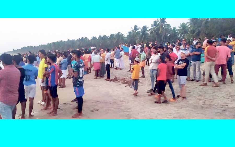 അജ്മൽ കടലിലേക്ക് താഴ്ന്നത് കരയിൽ നിന്ന് നൂറ് മീറ്റർ മാത്രം അകലെ