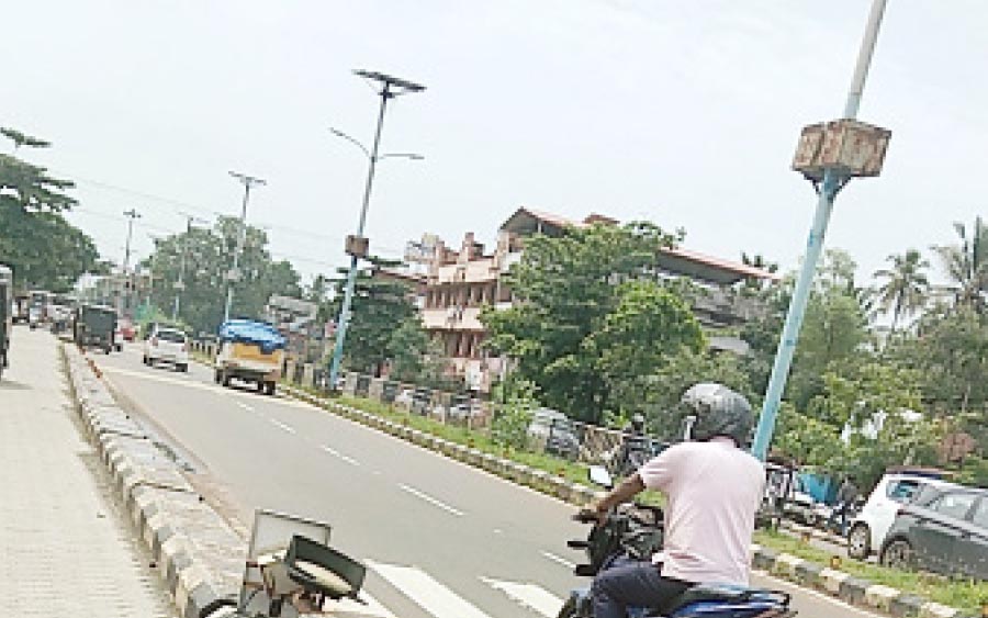 കാഞ്ഞങ്ങാട് നഗര ഭരണം നിശ്ചലം, തെരുവു വിളക്കുകൾ പോലും കത്തിക്കാൻ കഴിഞ്ഞില്ല