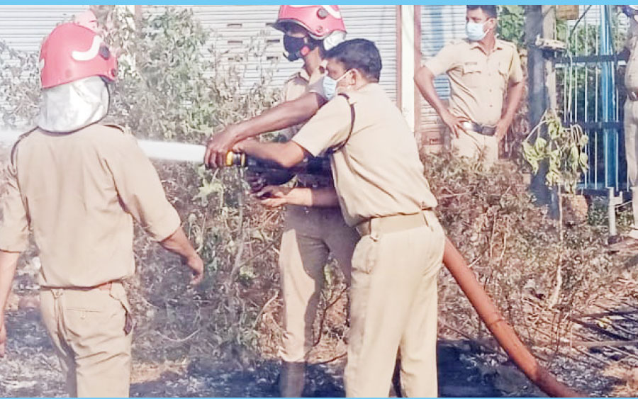 കോട്ടച്ചേരി മത്സ്യച്ചന്തയ്ക്ക് സമീപം തീപ്പിടുത്തം