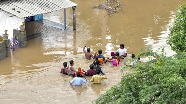 ഗുജറാത്തിൽ കനത്ത മഴ; മരണം 7 ആയി