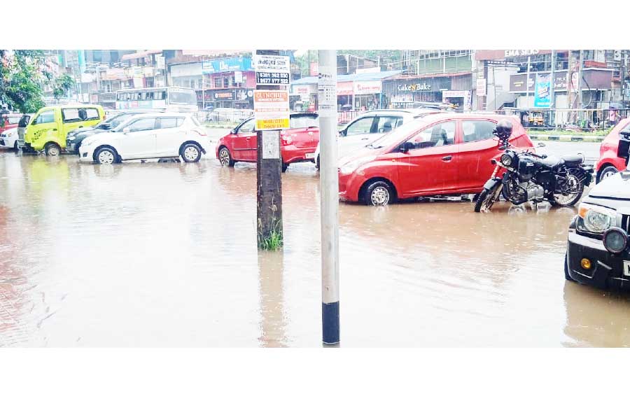 മഴയിൽ മുങ്ങി കാസർകോട് ജില്ലയിൽ തുടർച്ചയായി 9-ാം നാളിലും മഴ