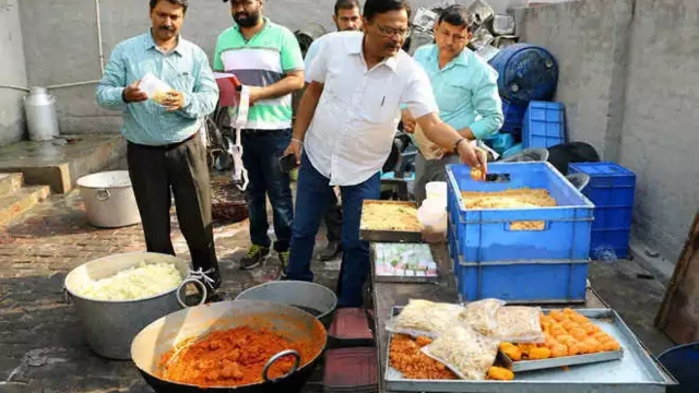 ഭക്ഷ്യ വിഷബാധ; പരിശോധന പ്രഹസനമെന്ന് നാട്ടുകാർ