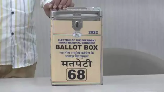 കോൺഗ്രസ് അധ്യക്ഷ തെരഞ്ഞെടുപ്പ്; വോട്ടെടുപ്പ് പുരോഗമിക്കുന്നു 