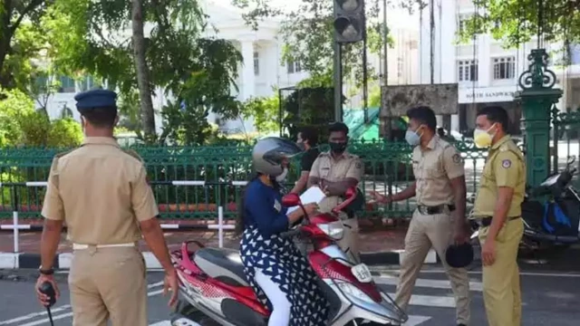 സർക്കുലർ പോരെന്ന് ഹൈക്കോടതി; പൊലീസിന്റെ പെരുമാറ്റം സംബന്ധിച്ച് റിപ്പോർട്ട് നൽകണം