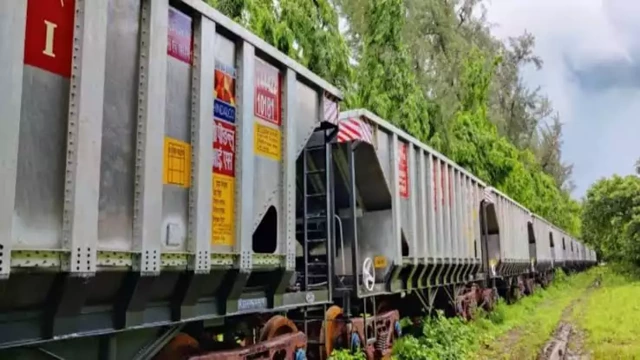 ഇന്ത്യയിലെ ആദ്യ അലുമിനിയം ചരക്കു വാഗൺ ഉദ്ഘാടനം ചെയ്തു