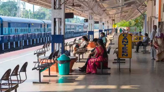 ഓണം പ്രത്യേക ട്രെയിനുകൾ ഇല്ല; റെയിൽവെ തൽകാൽ കൊള്ള