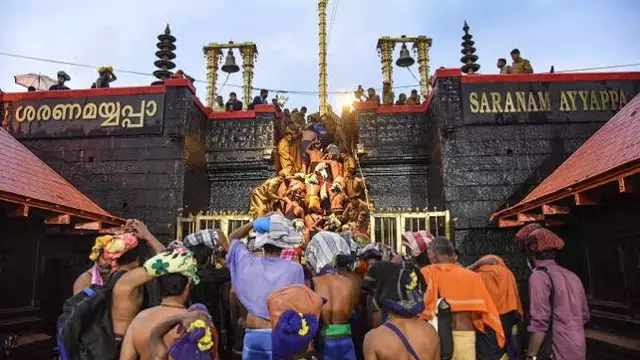 മണ്ഡലകാലത്തെ ആദ്യ ഞായറാഴ്ച; മുൻ ദിവസങ്ങളെ അപേക്ഷിച്ച് ശബരിമലയിൽ തിരക്ക് കുറവ്