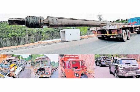 ലോറിയിൽ കൊണ്ടുപോയ യന്ത്രസാമഗ്രികൾ വാഹനങ്ങളിലേക്ക് തുളച്ചു കയറി: ‌4 പേർക്ക് പരുക്ക്